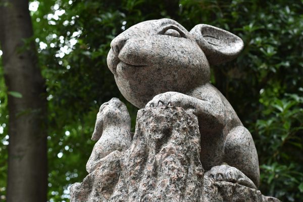 The stone rabbit guarding the shrine.