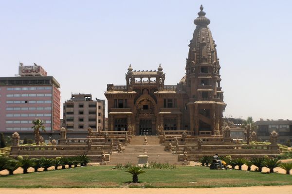 The palace from the street. 