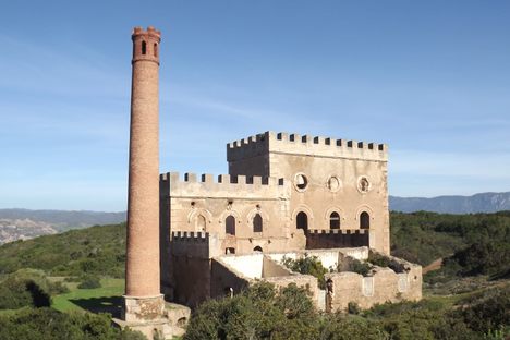 Near the village, there is this curious building, built in 1870. Inside it there was a steam plant, to lift the lead and silver minerals from the galleries below the ground. The miners nicknamed it "Sa Macchina Beccia" (The old machine, in Sardinian language). The plant stopped working in 1940.