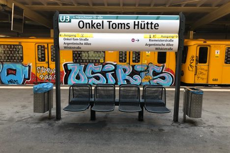 The Onkel Toms Hütte U-Bahn station is located on the U3 line.