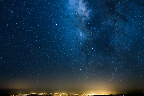 This 'Flightlapse' Offers a Stunning View of the Milky Way