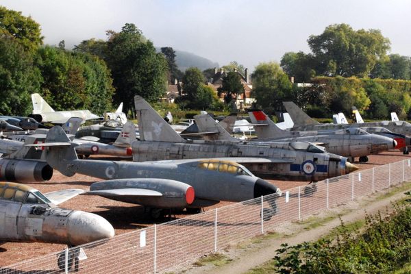 Fighter jets at Chateau de Savigny-lès-Beaune.