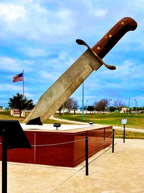 Worlds Largest Bowie Knife - All You Need to Know BEFORE You Go (with  Photos)