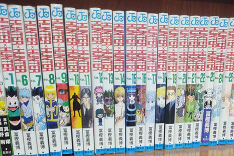 The collection includes shonen bestsellers like "Hunter x Hunter" and "Attack on Titan".