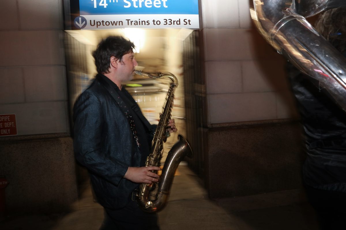 A saxophonist from Gato Loco serenades New Yorkers en route to De Kooning's loft.