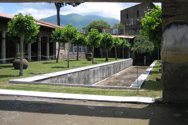 Natatio (pool) and peristyl einside Villa San Marco.
