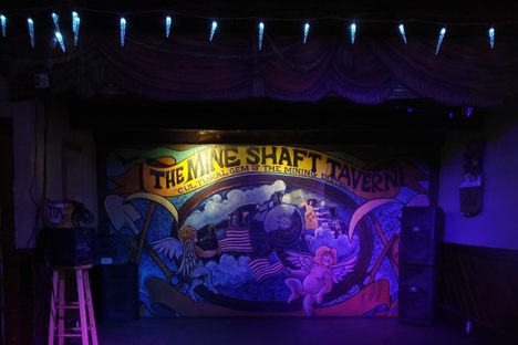 The bar's stage features art by Tinkertown folk artist Ross Ward.
