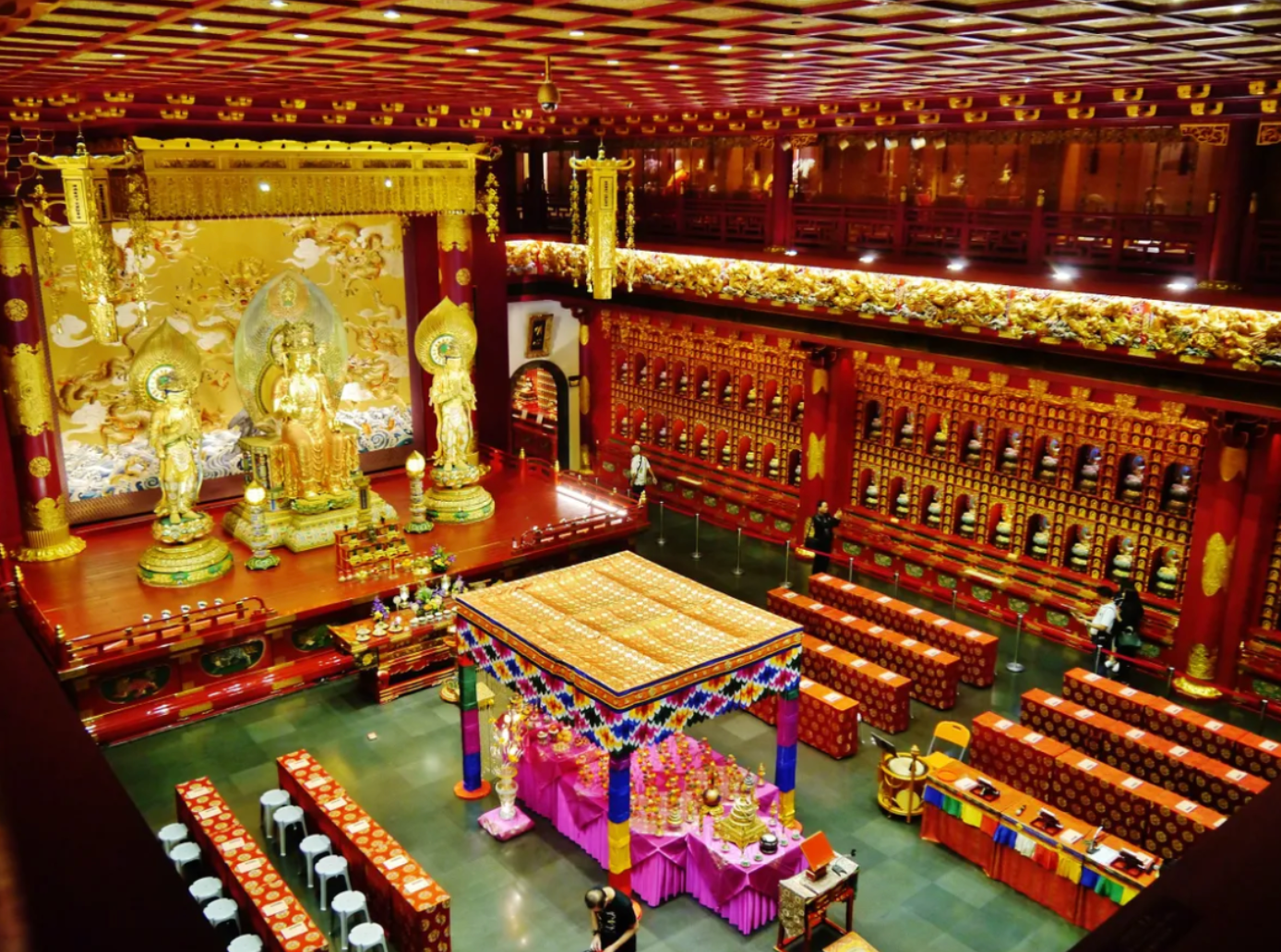 The temple hosts daily prayer and chanting sessions, as well as traditional Buddhist rituals.