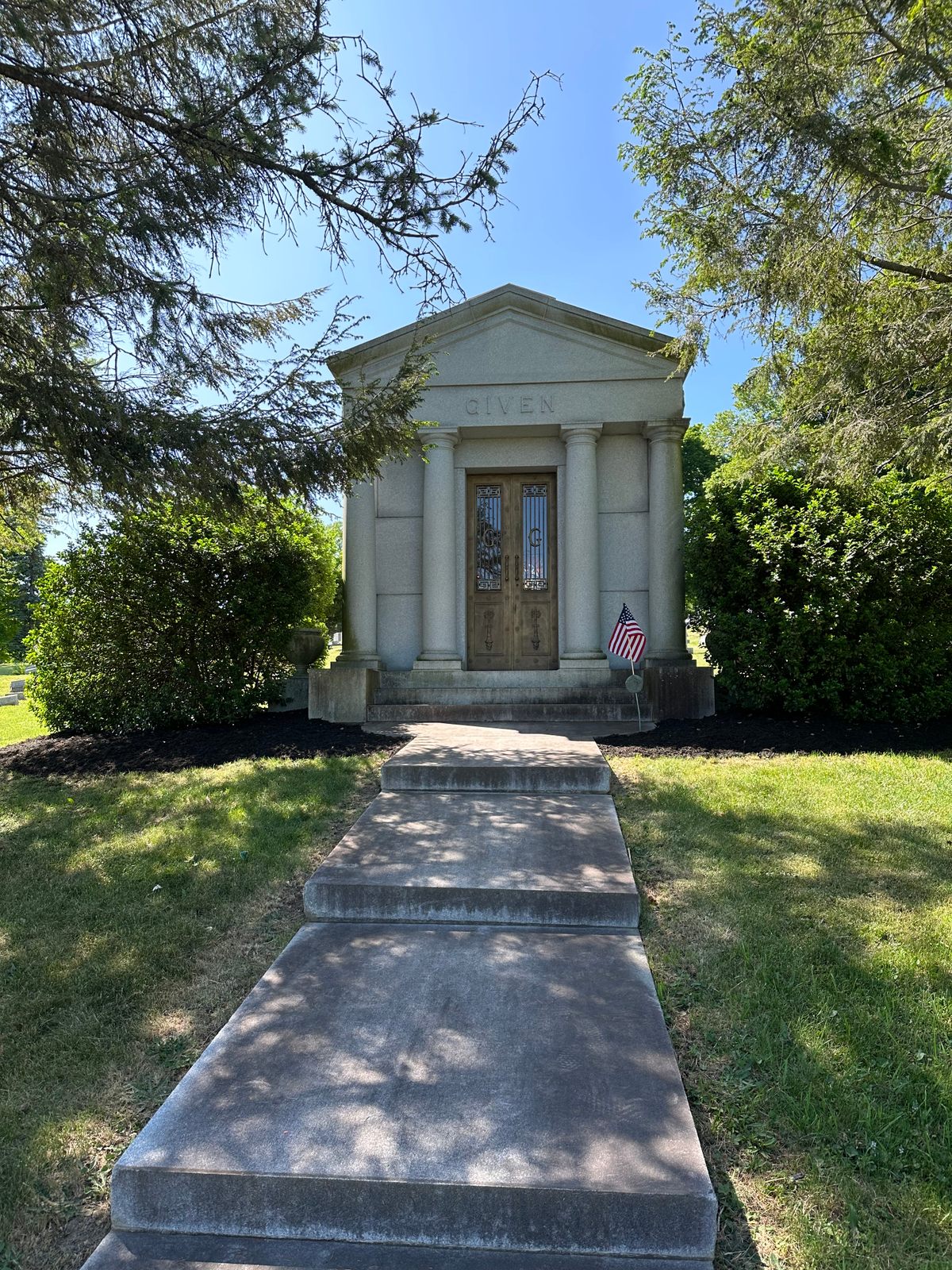 The Grave of Mister Rogers – Latrobe, Pennsylvania - Atlas Obscura