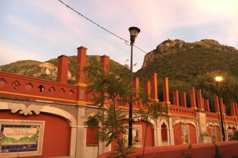 The iconically red dam, with the peculiar inland lighthouse uphill.