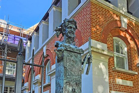 The statue of Priapus.