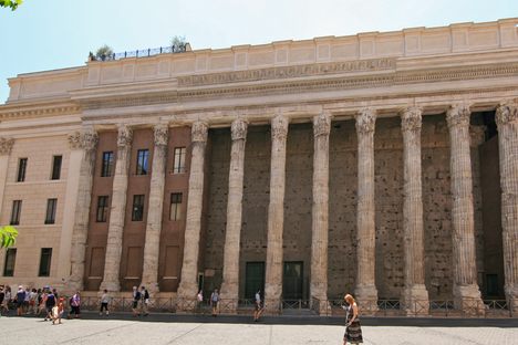 Il Tempio di Adriano (Temple of Hadrian)