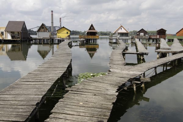 Float houses of Lake Bokodi