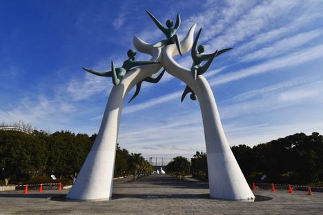 The Gate of Dynamism
