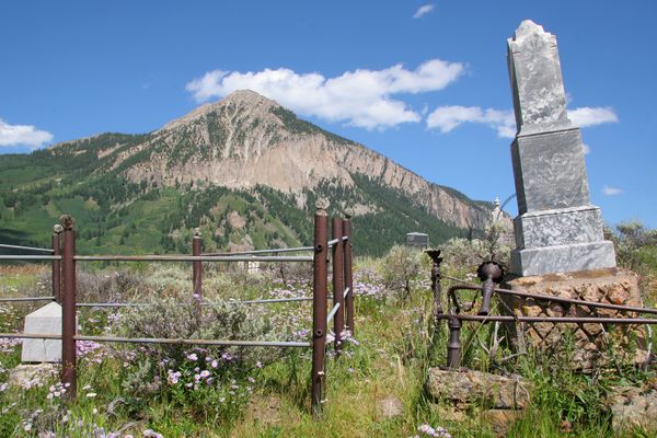 Monuments benefit from the mountain backdrop.