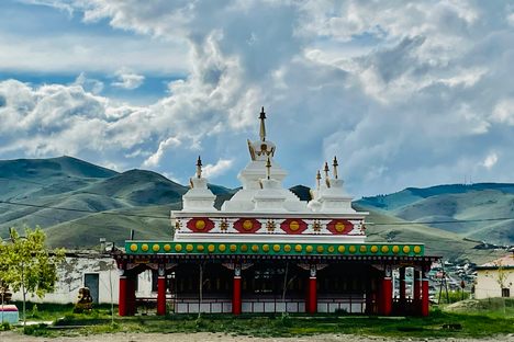 Dambadarjaa Temple amid the hills