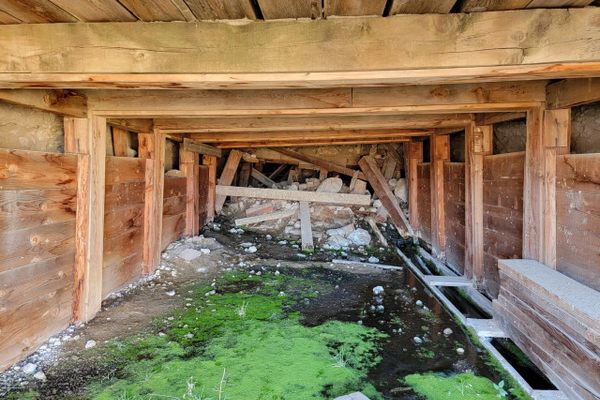The tunnel as it looked before recent restoration. These timbers were incorrectly installed in the late 1970s by an oil and mineral company looking for silver. 