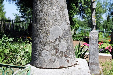 Penis-Shaped Tombstone
