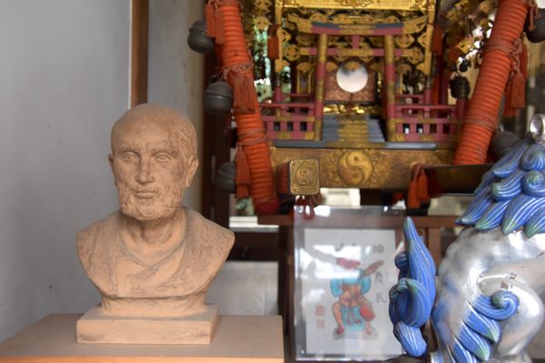 Yakuso-Jinshi - Hippocratic Shrine.