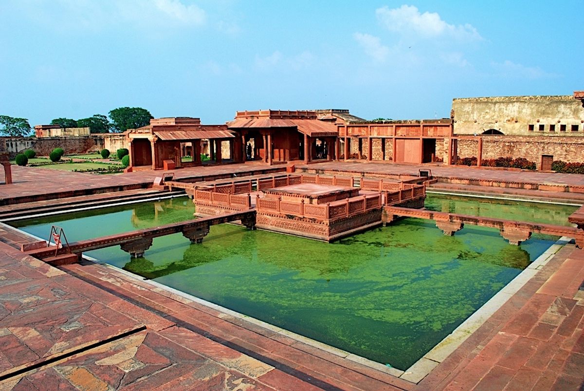 In 1571, Emperor Akbar the Great built an elaborate harem complex as part of his new capital at Fatehpur Sikri. The harem comprised 10 buildings, including the queen's massive palace.