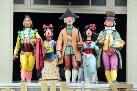Automatons of the Goyesque Carillon