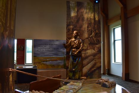 Statue of Tubman.