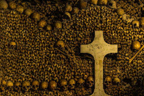 The walls of the catacombs are mostly made of limestone, an easy material for wine thieves to bore through. 