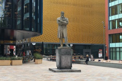 Manchester's Engels Statue.