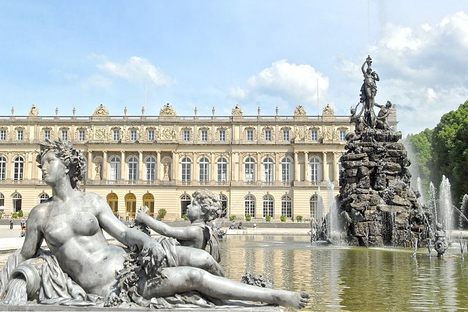 Fountains lining the garden grounds.