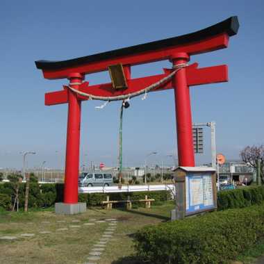 The former Anamori Inari Shrine torii.