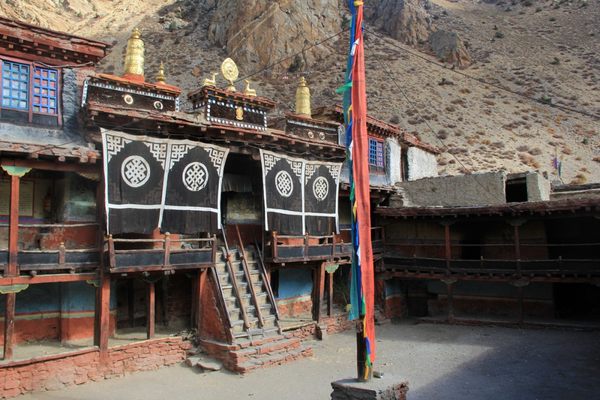 Inner courtyard of Rinchenling Gompa