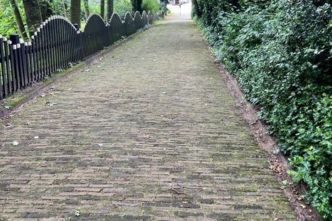 Huis te Vraag Cemetery
