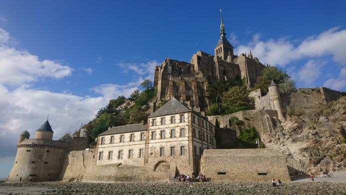 Le Mont Saint-Michel: The History and Legacy of France's Most Famous Island  Commune: Charles River Editors: 9781545480984: : Books