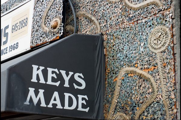 Swirling keys on Mortillaro’s shop. (acetonic/Flickr)