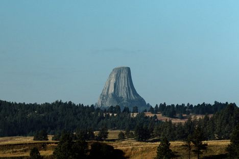 The Story Behind The Devil's Tower, a Giant Rock in the Middle of a Field