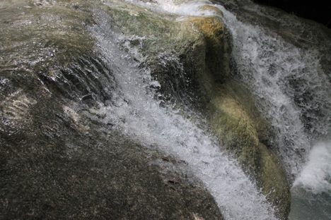 Aguinid Falls
