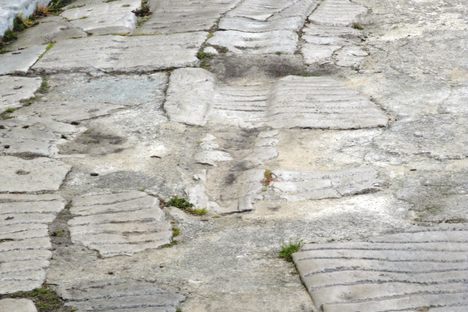 Jardin des Vestiges - erosion made by roman carts wheels