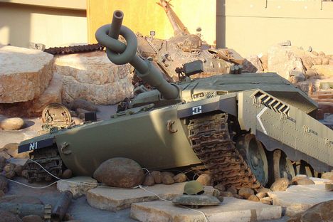 Tank with a knot in its conduit (Flickr / lynx961)