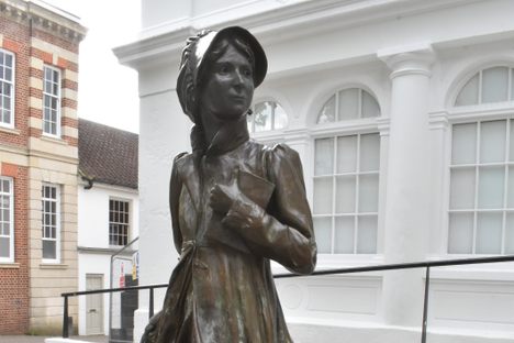 Bronze Jane Austen in Bastingstoke