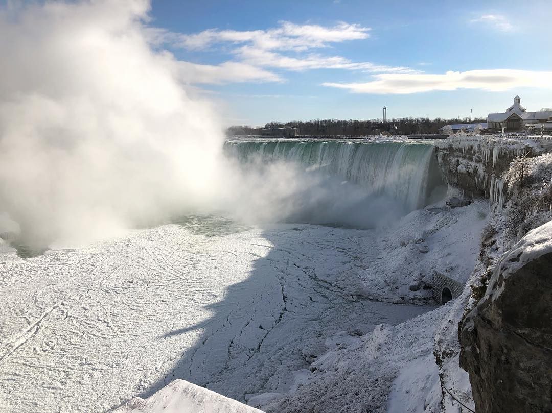 A Century Ago, 3 People Met Their Deaths Gawking at the Frozen Niagara