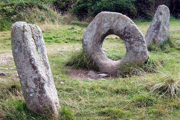 Mên-an-Tol on a clear day.