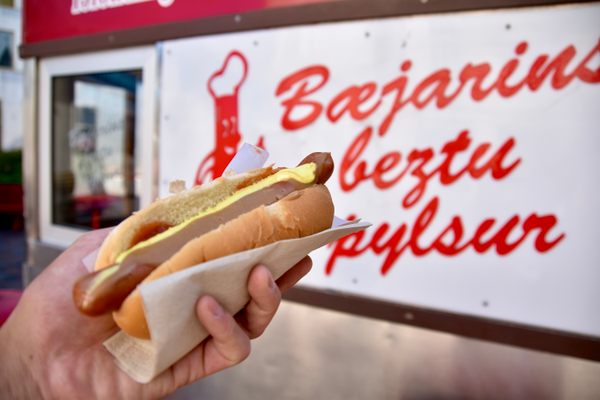 A classic hot dog, Icelandic style.