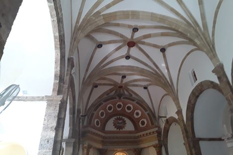 The dome and ceiling of the church of San Lorenzo Mártir.