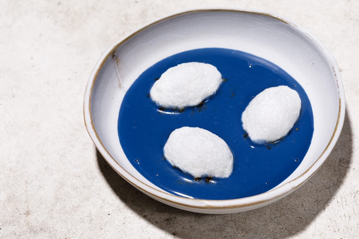 Jenipapo's blue gives desserts and breads an otherworldly look.