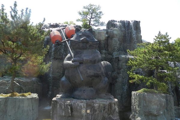 Kincho Raccoon Statue in Komatsushima Station Park