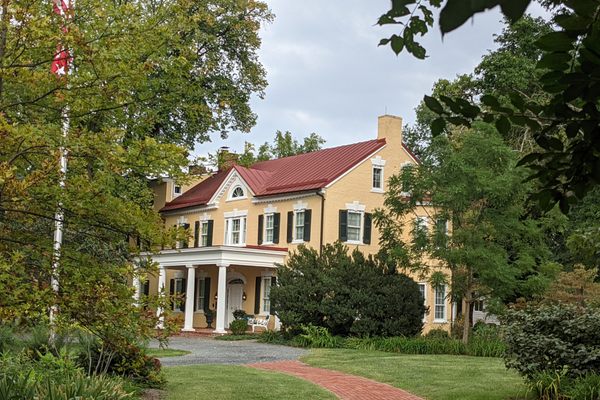 Dodona Manor