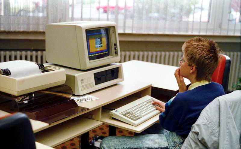 In 1988, One Rogue Worm Shut Down 10 Percent Of The Internet ...