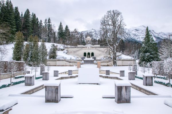 This perfectly petite palace makes for a calm and cozy wintry retreat.
