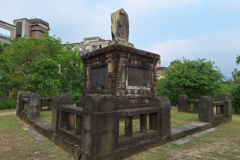 Xingfu Village Monument