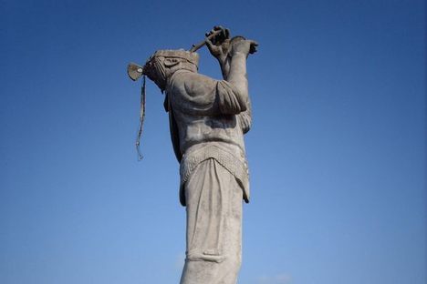 Monumento al Volador (Monument to the Flyer)